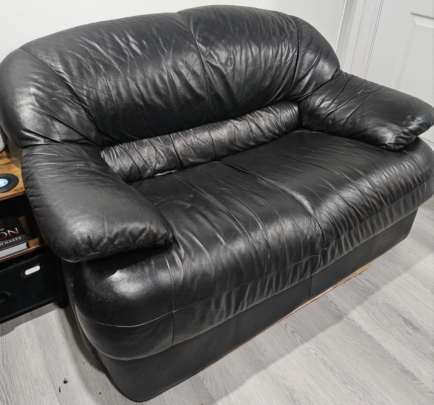 Black Leather Loveseat - photo 3