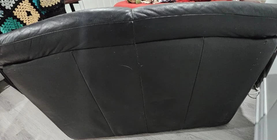 Black Leather Loveseat - photo 4