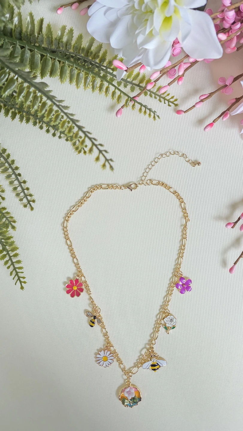 Gold Tone Necklace with Bee and Flower Charms - photo 3