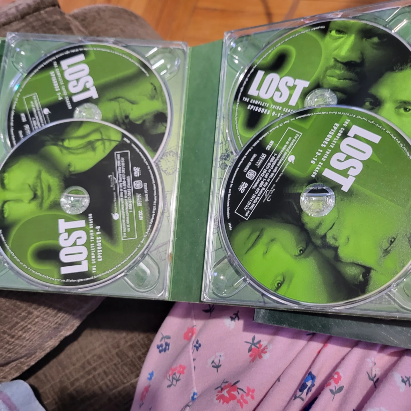 LOST The Complete Third Season DVD Set - photo 2