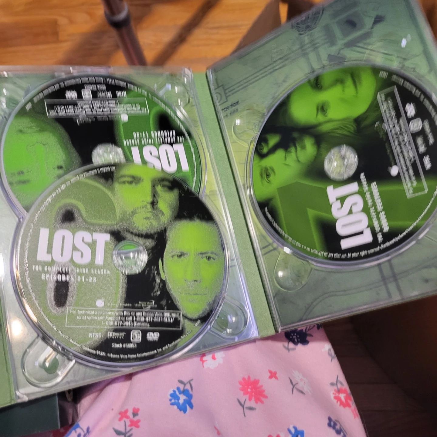LOST The Complete Third Season DVD Set - photo 3