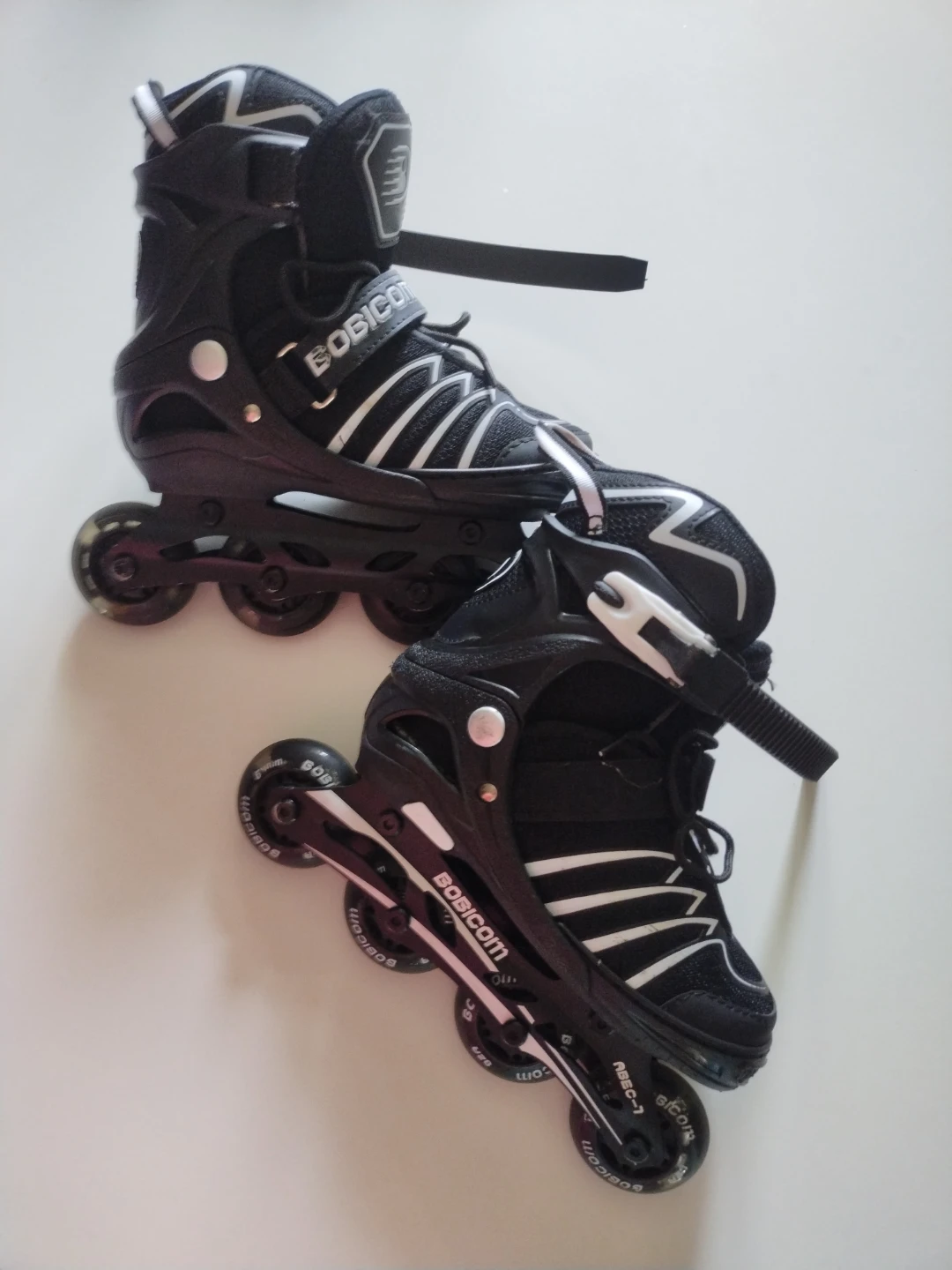 Kid Adjustable Inline Skates - Black light up wheels