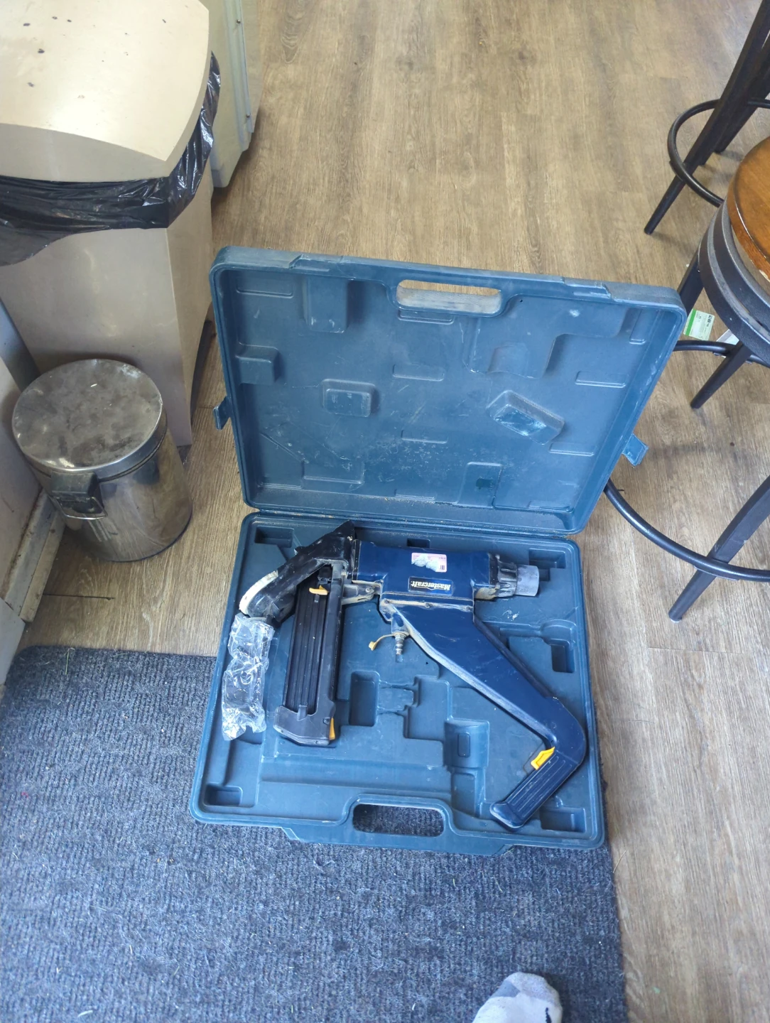 Mastercraft pneumatic flooring nailer - photo 2