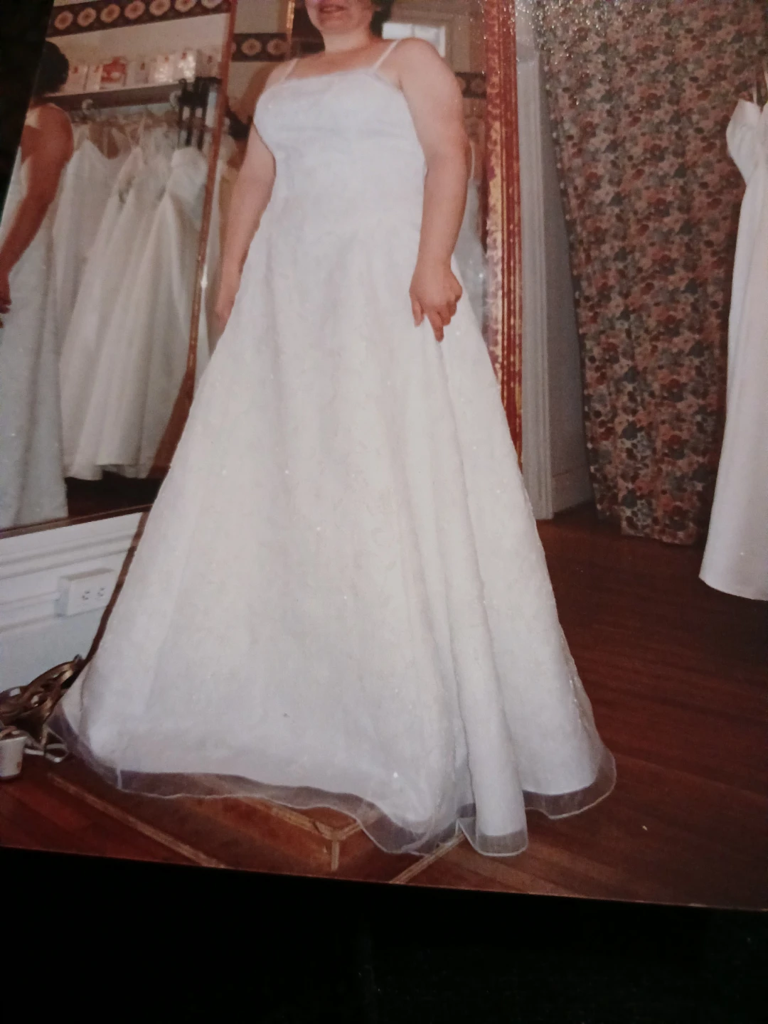 Brand new White Wedding Dress - photo 2