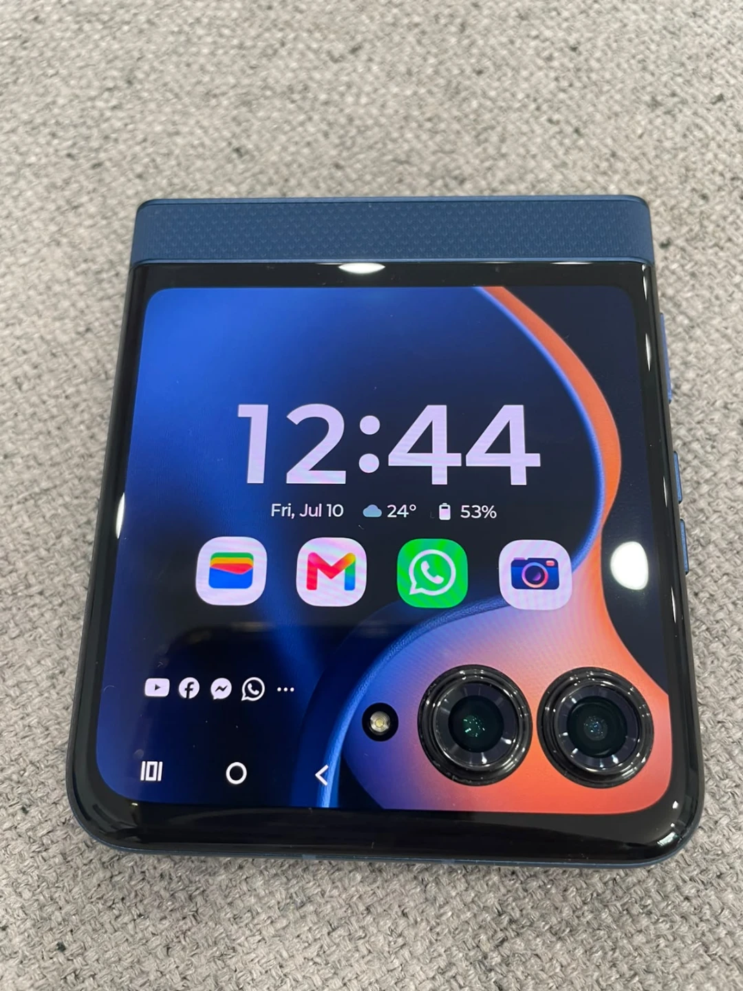 Motorola RAZR Flip Phone 2025
