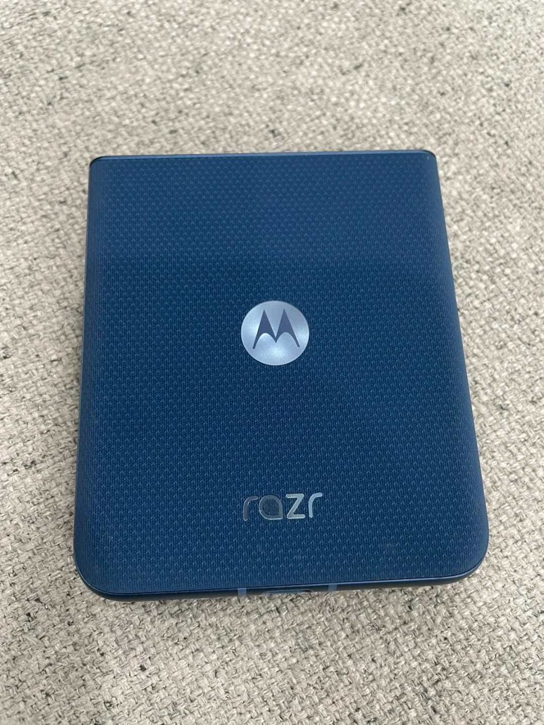 Motorola RAZR Flip Phone 2025 - photo 2