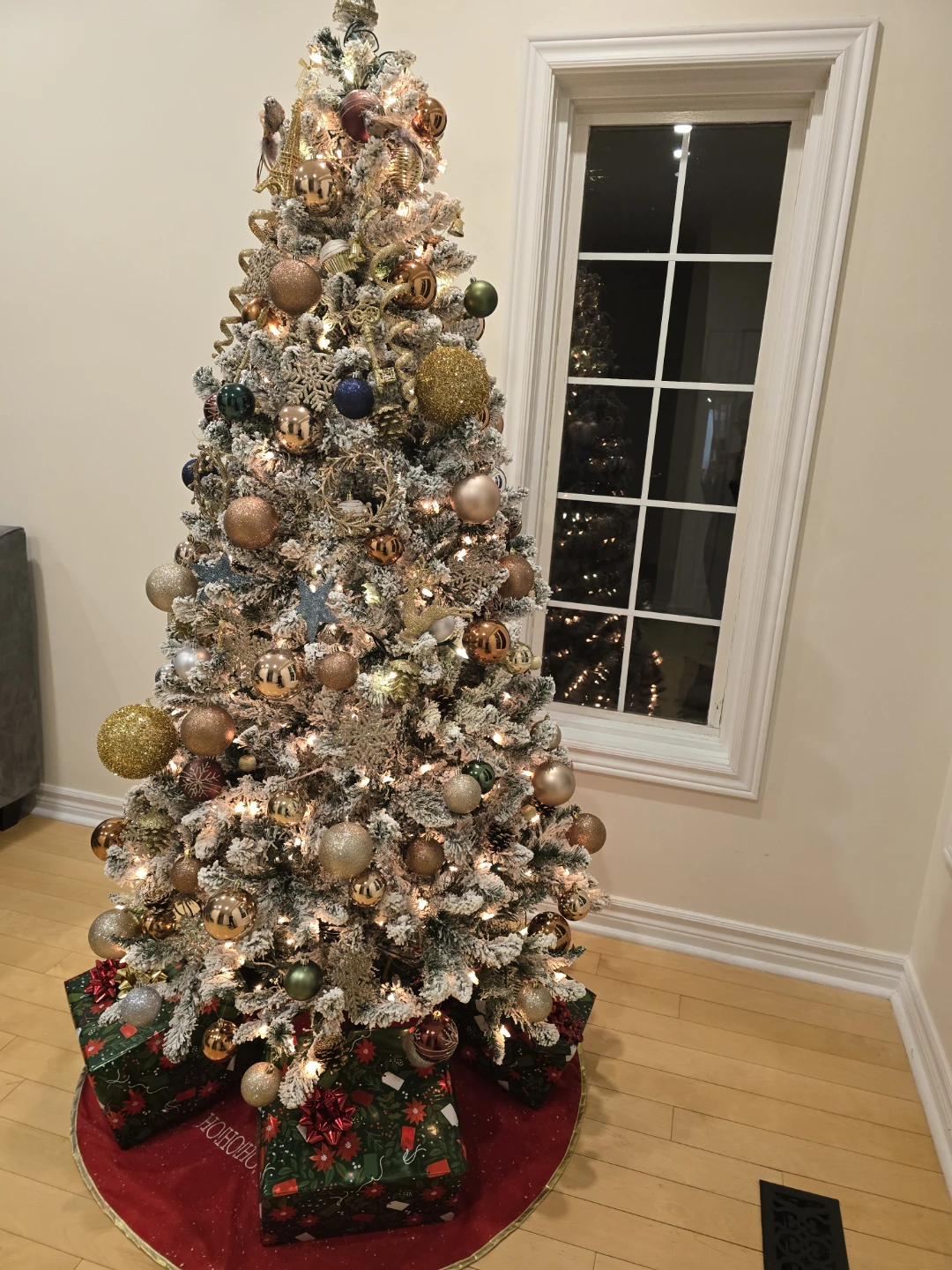 Pre-lit Flocked Christmas Tree with Ornaments