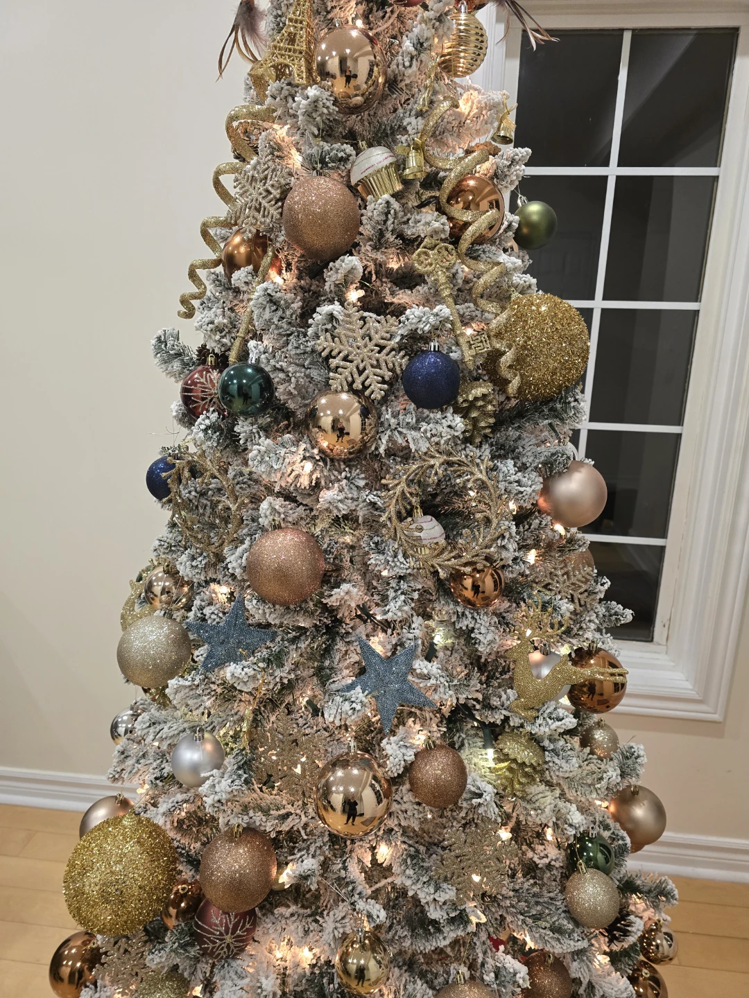 Pre-lit Flocked Christmas Tree with Ornaments - photo 2