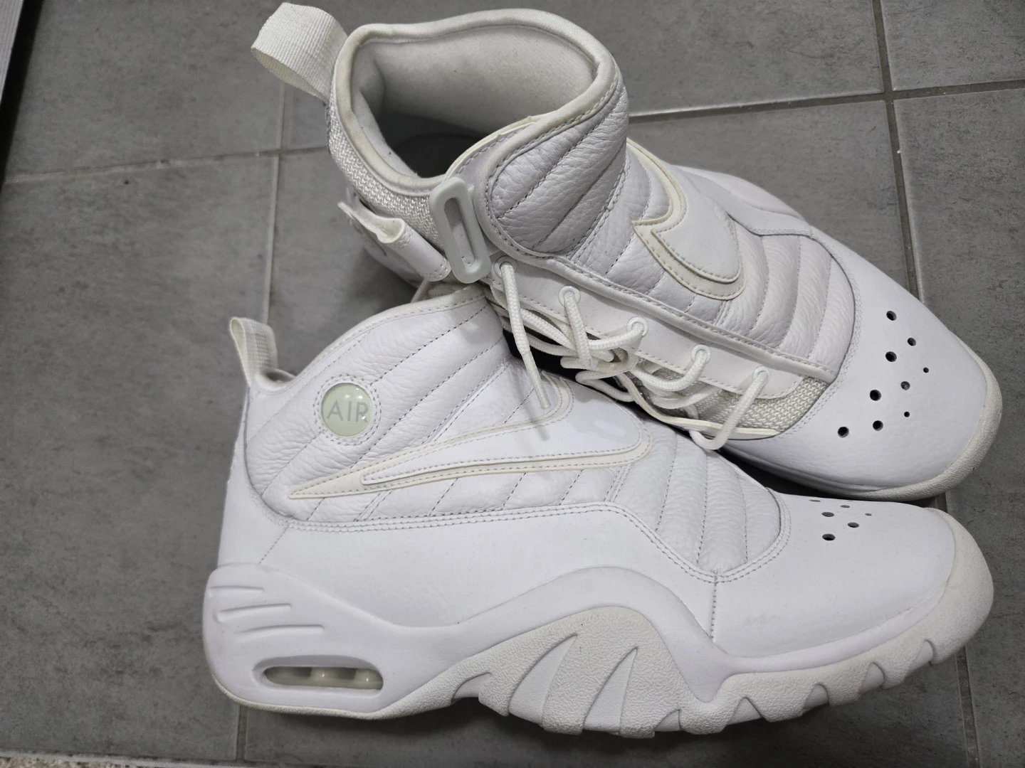 Nike Air Max Tempo Men's Basketball Shoes