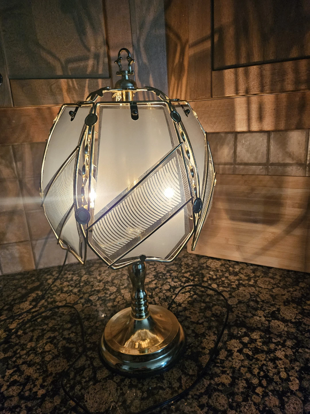 Vintage Table Lamp with Gold Accents - photo 2