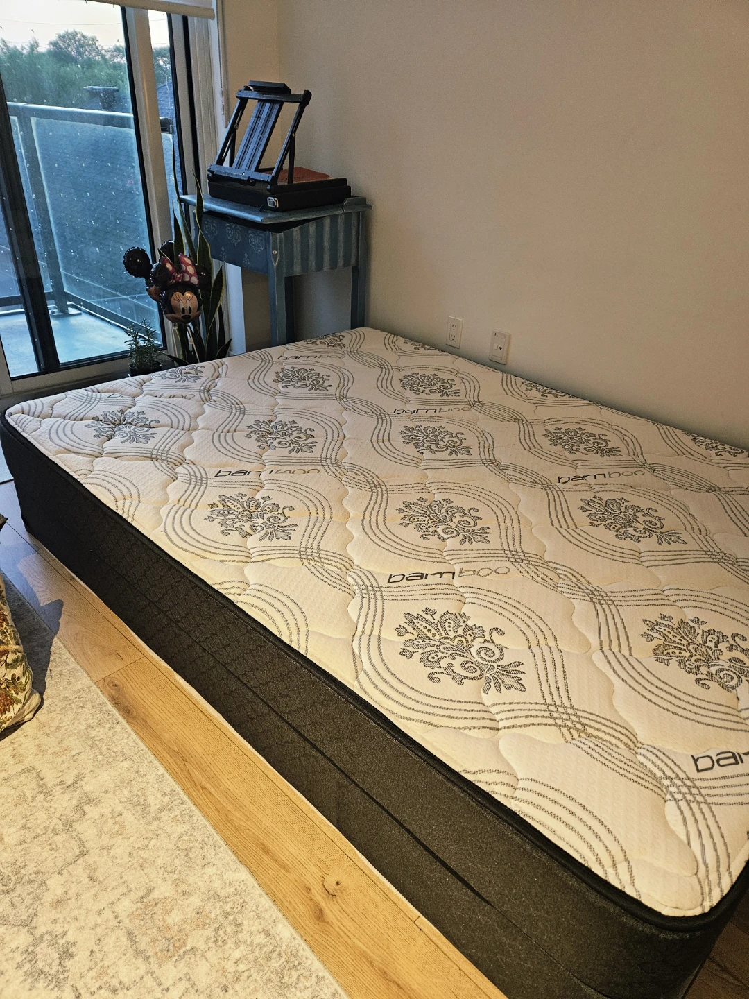 Queen Bed with Bamboo Mattress – Excellent Condition - photo 3