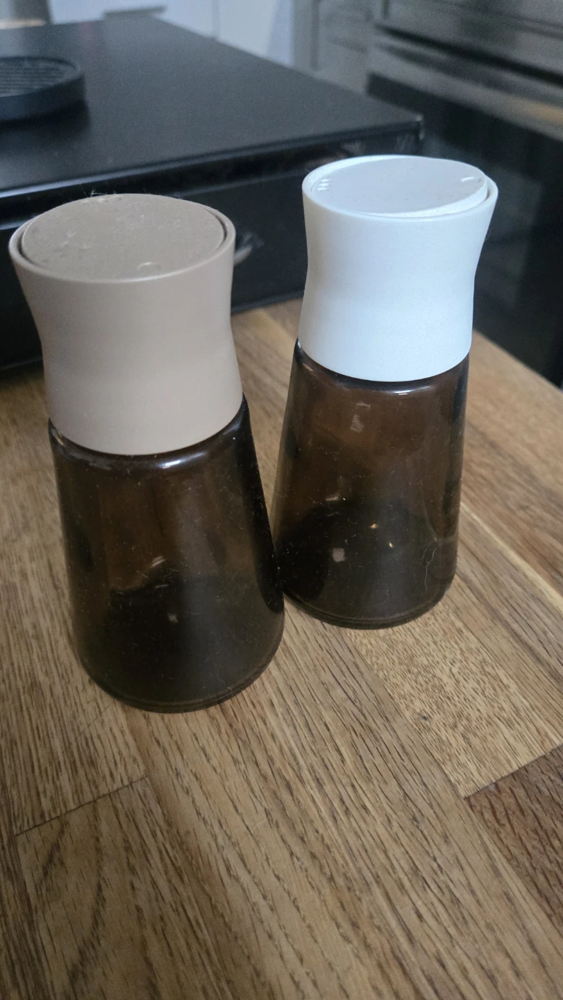 Set of 2 Glass Spice Grinders/Mills - photo 2