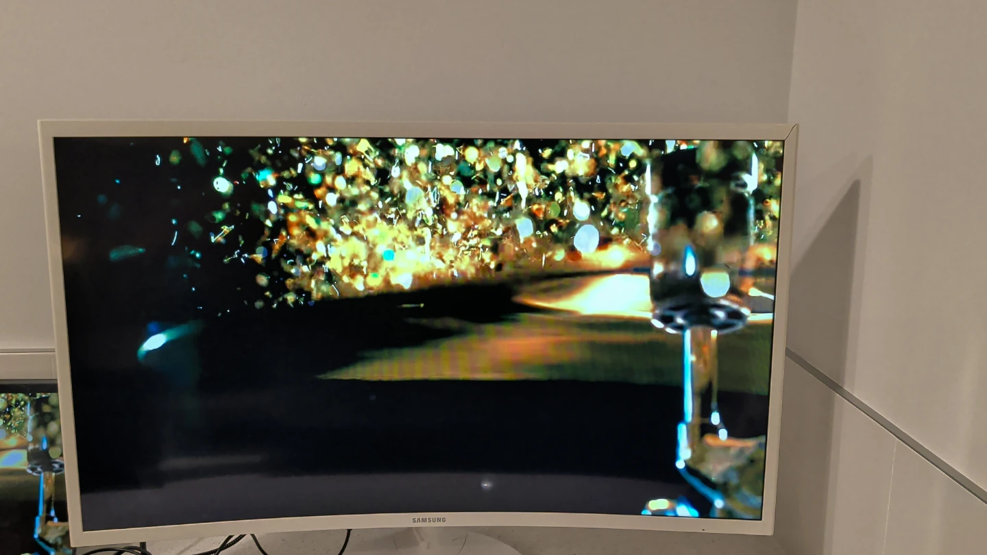 Samsung 32” Curved White Monitor - Working Perfectly - photo 2