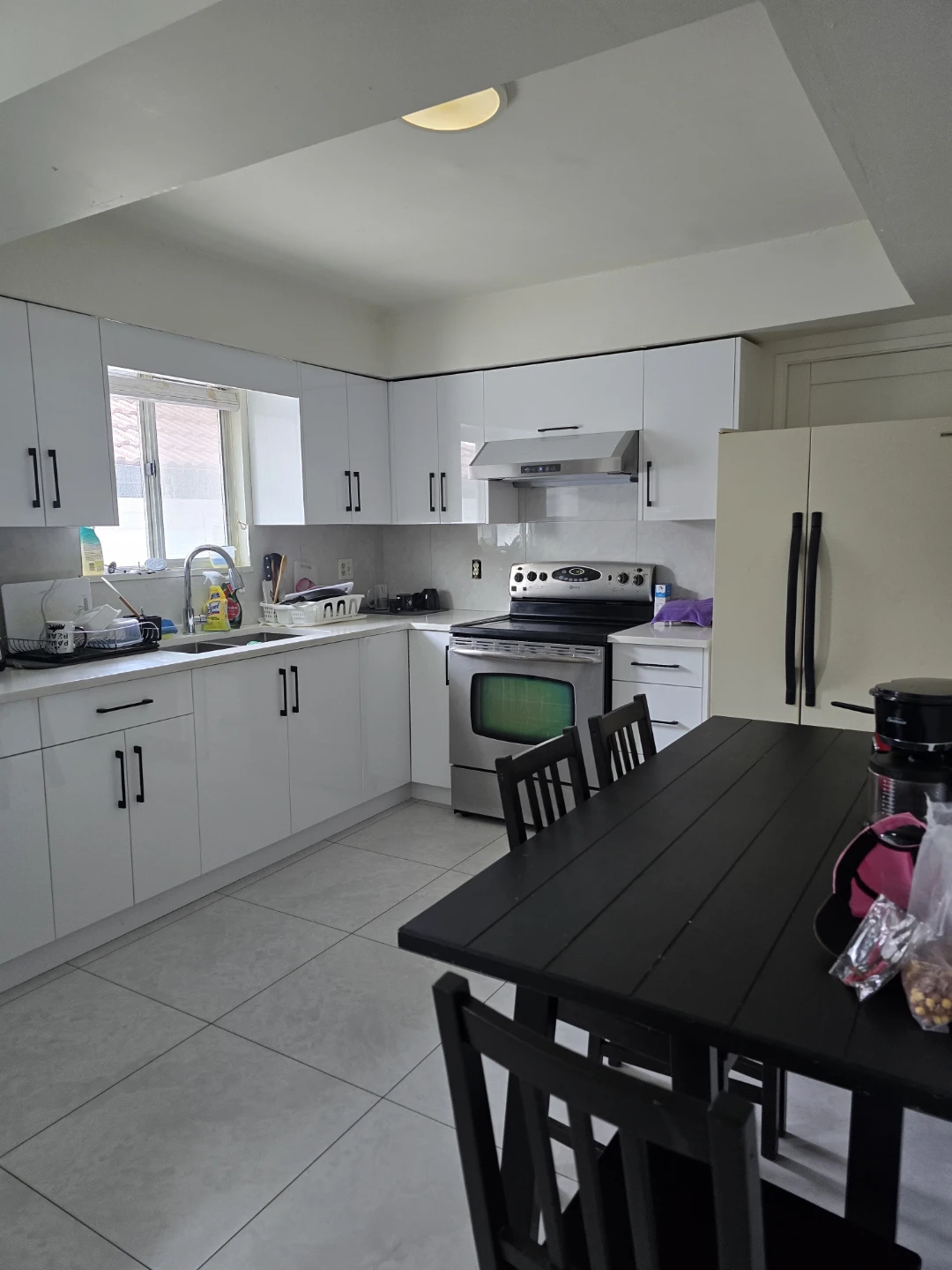 Fuenished room with private entrance and balcony - photo 3