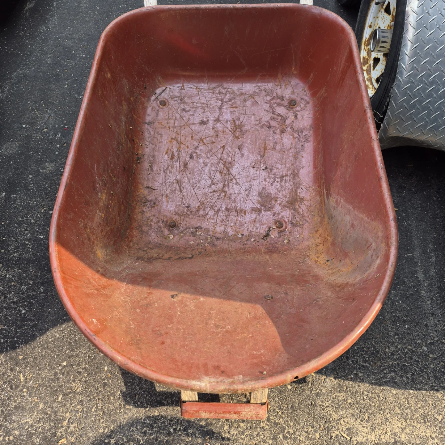 True Temper Wheelbarrow - photo 2