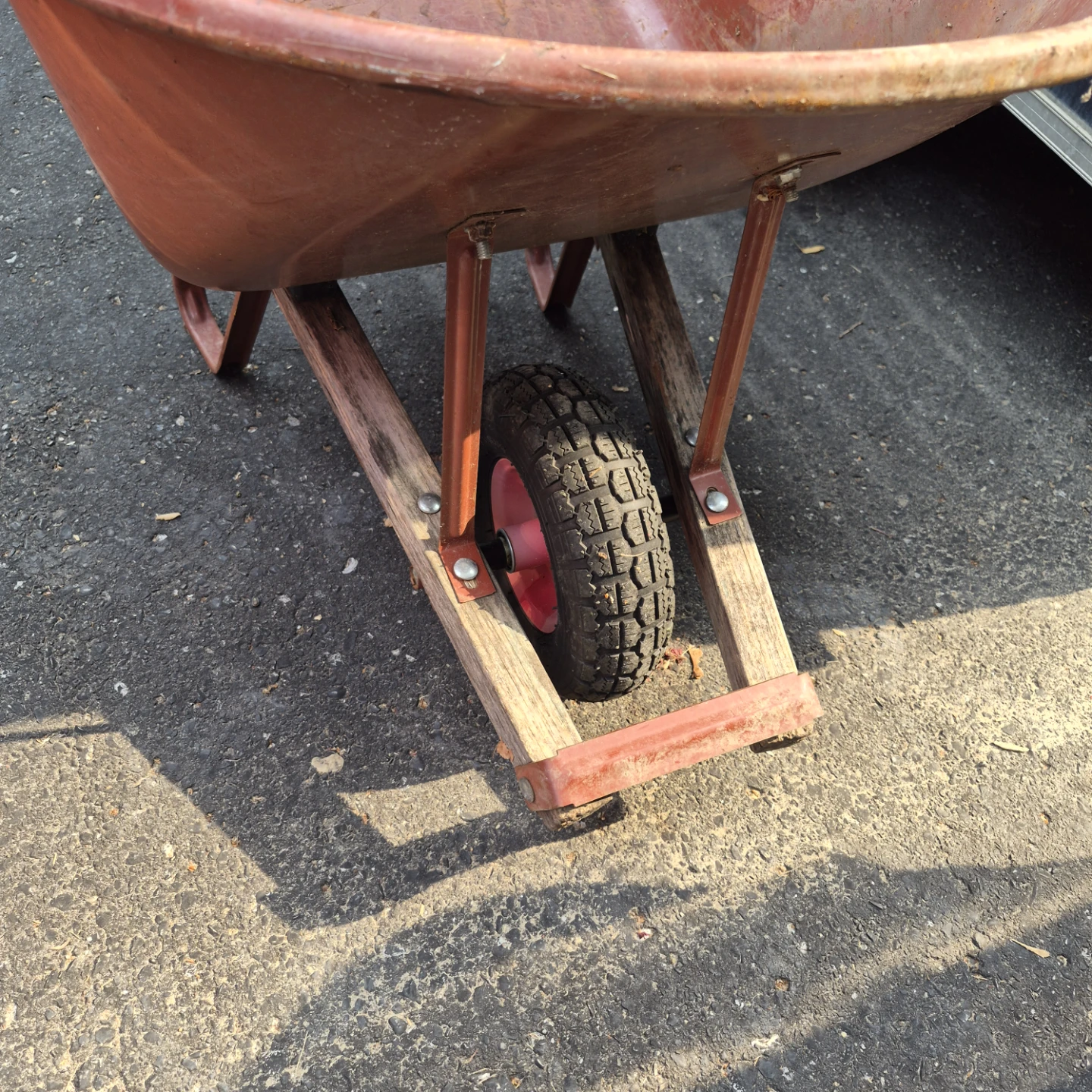 True Temper Wheelbarrow - photo 3