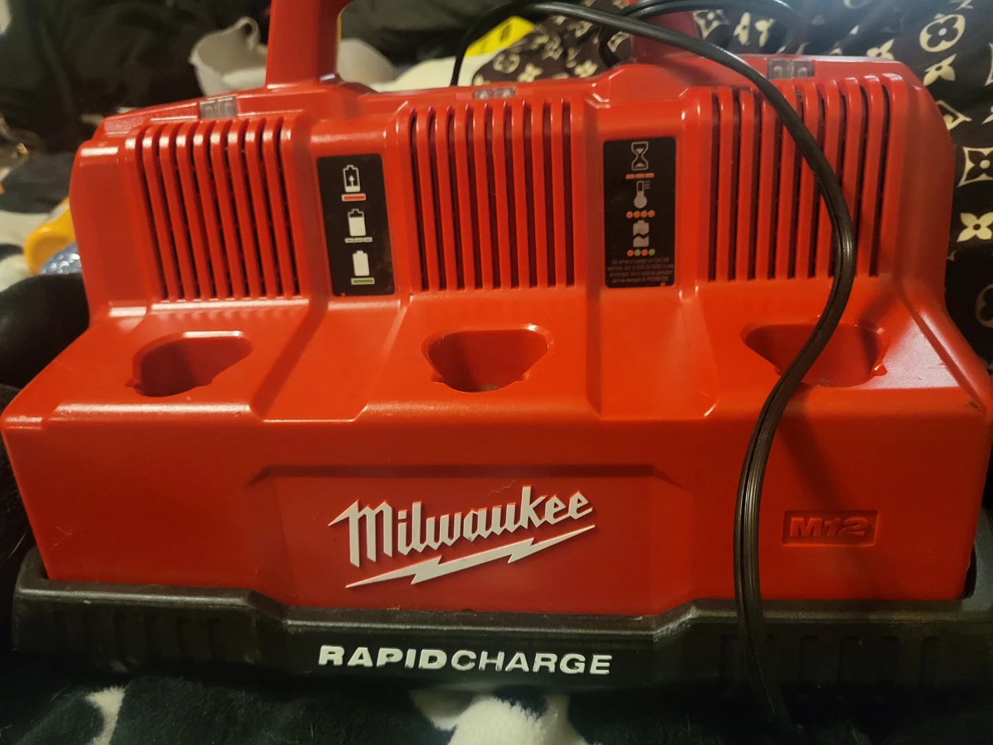 Milwaukee M12 M18 Rapid Charge Station