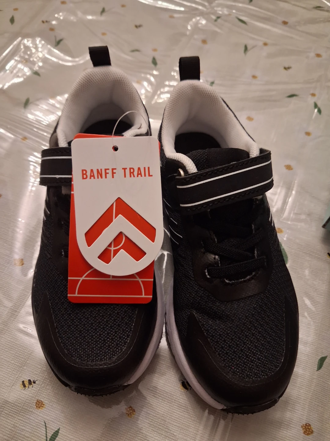 BANFF TRAIL Kids Black Running Shoes with Velcro