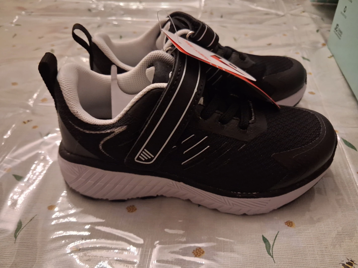 BANFF TRAIL Kids Black Running Shoes with Velcro - photo 2