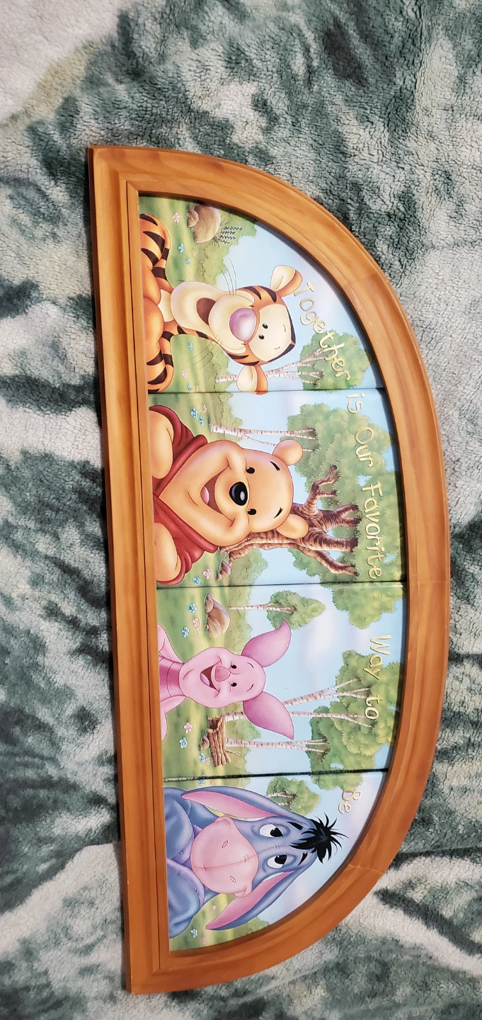 Winnie the Pooh & Friends Figurines and Clock