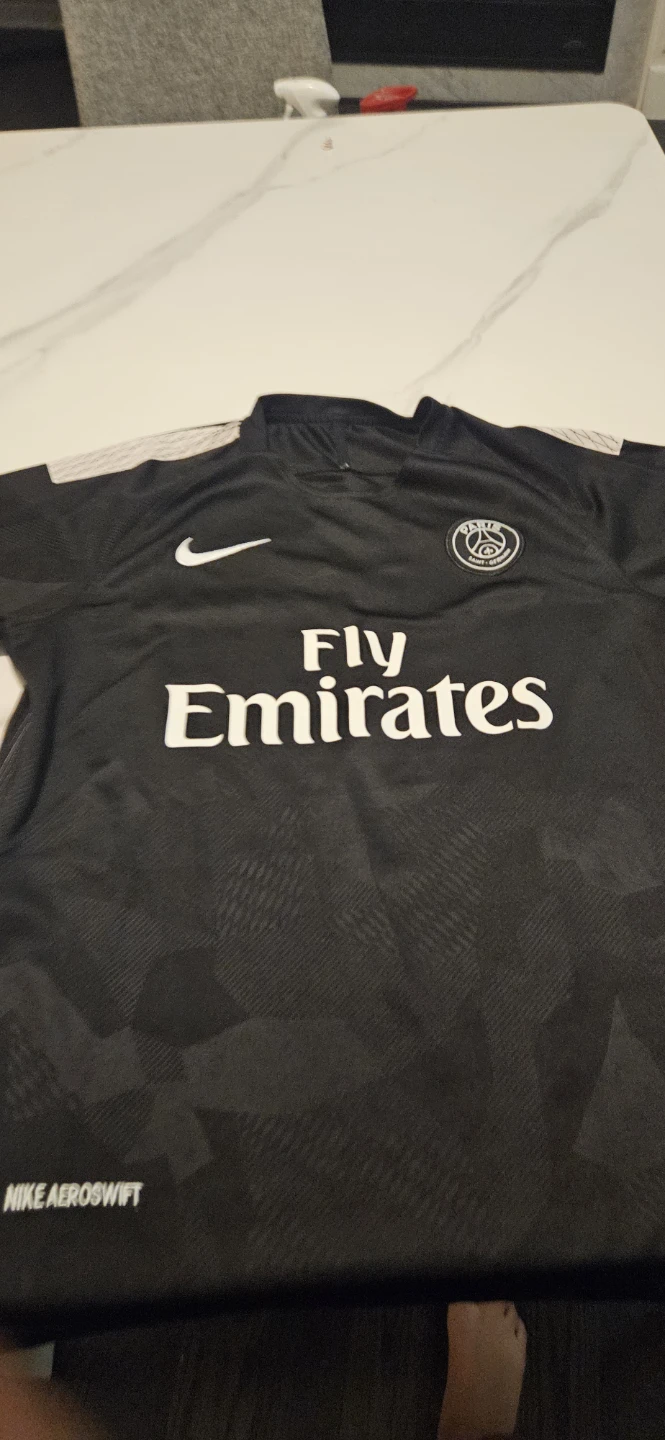 Paris Saint-Germain Fly Emirates Jersey - photo 3