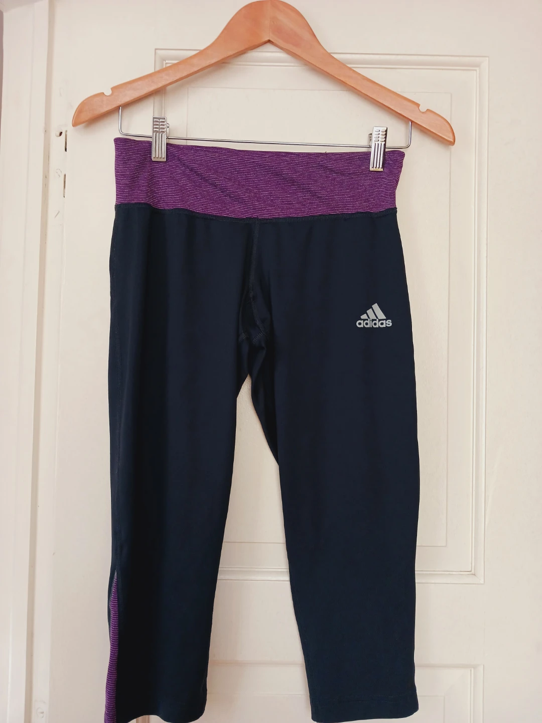 Adidas Capris Athletic Leggings.  Size L.