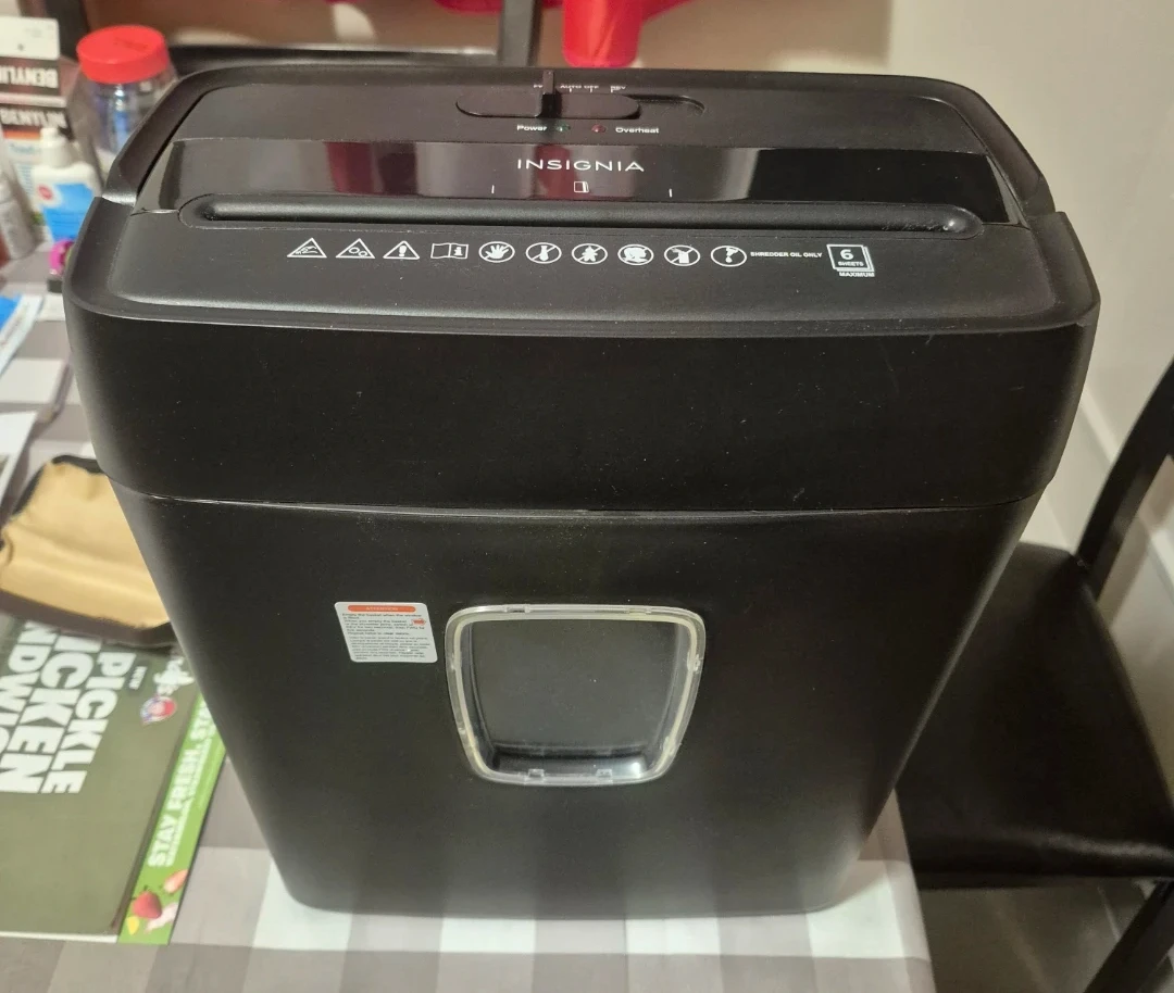 INSIGNIA PAPER SHREDDER - photo 2