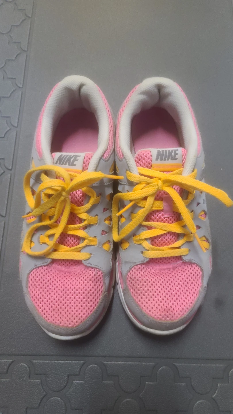 Nike Dual Fusion kids Running Shoes Size 4Y and 7Y