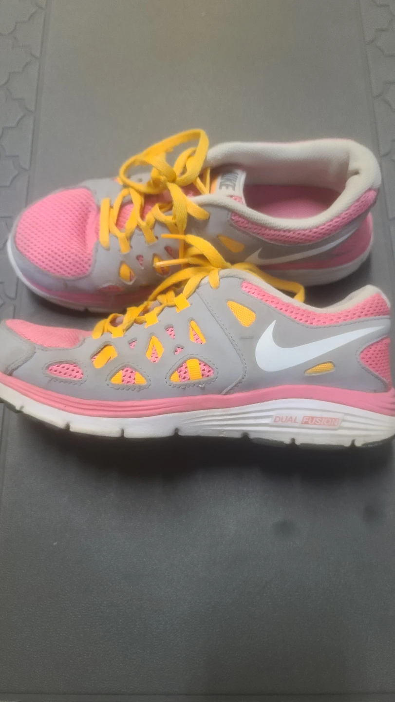 Nike Dual Fusion kids Running Shoes Size 4Y and 7Y - photo 3