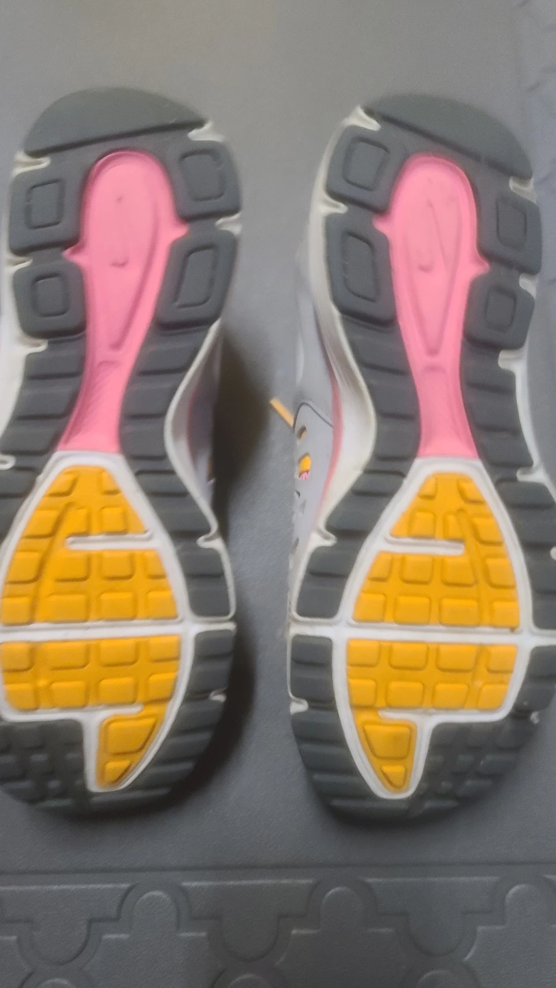 Nike Dual Fusion kids Running Shoes Size 4Y and 7Y - photo 4