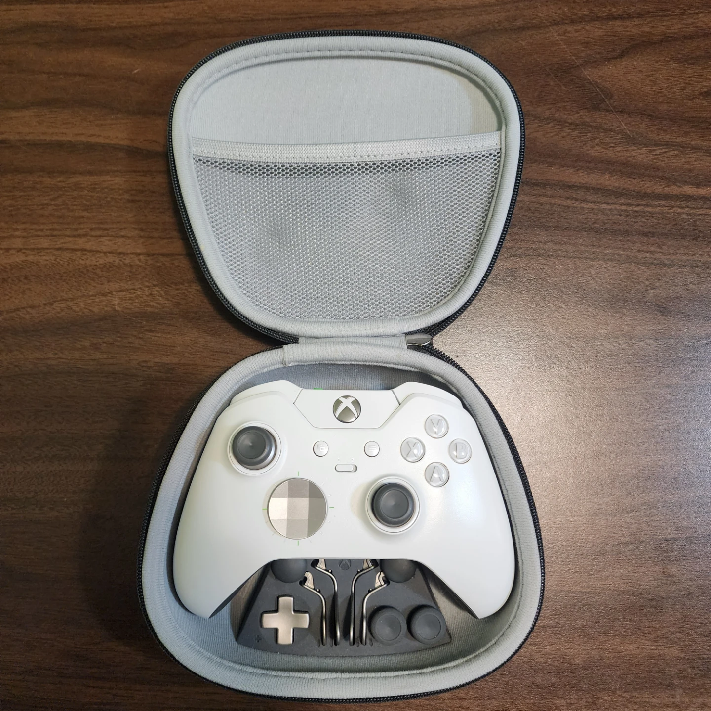 Xbox One elite series 1 controller white.