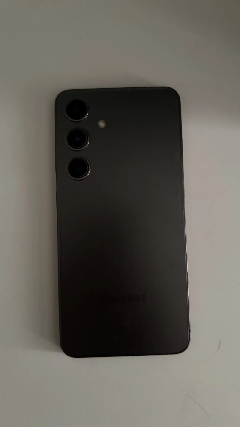 Samsung Galaxy S24 - photo 2