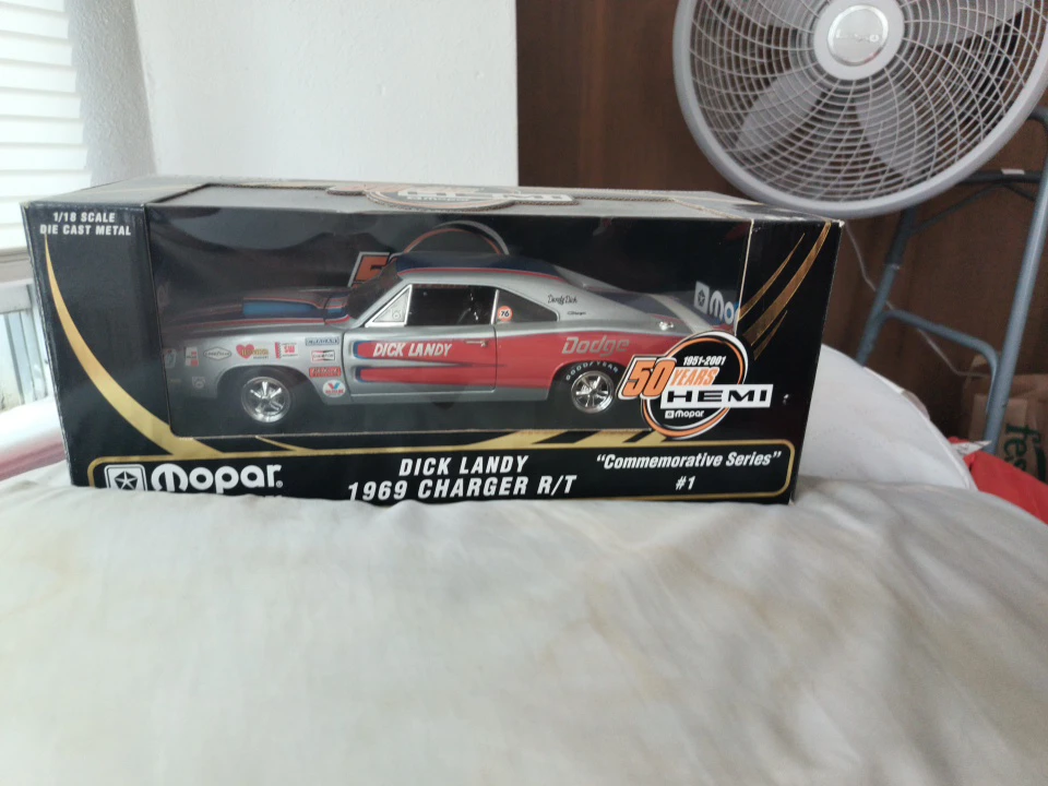1/18 Die Cast Metal Dick Landy 1969 Dodge Charger R/T Mopar