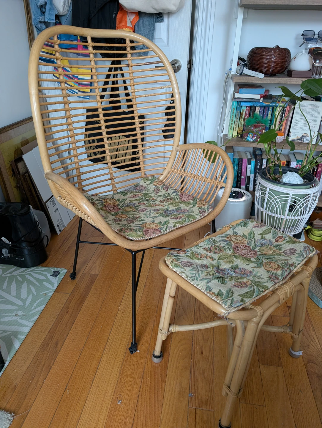 Rattan Accent Chair with Floral Cushion - photo 2