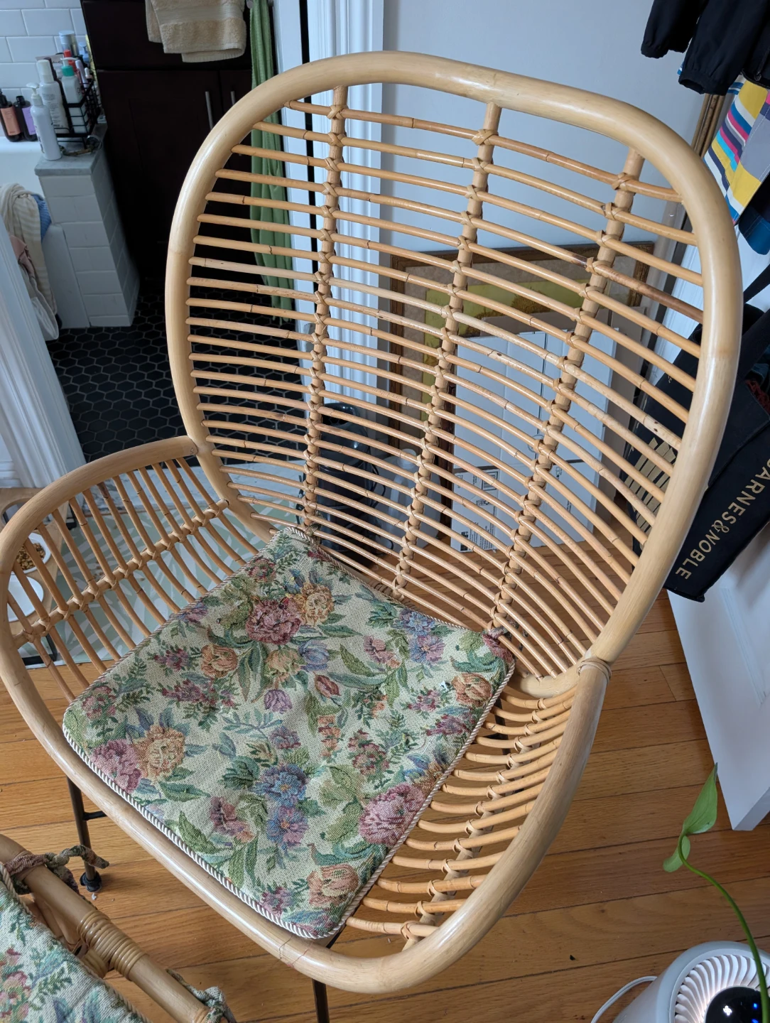 Rattan Accent Chair with Floral Cushion - photo 3