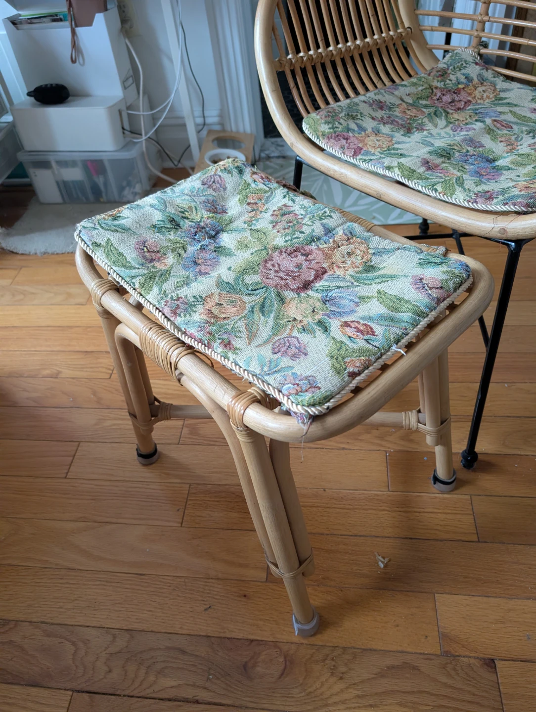 Rattan Accent Chair with Floral Cushion - photo 4