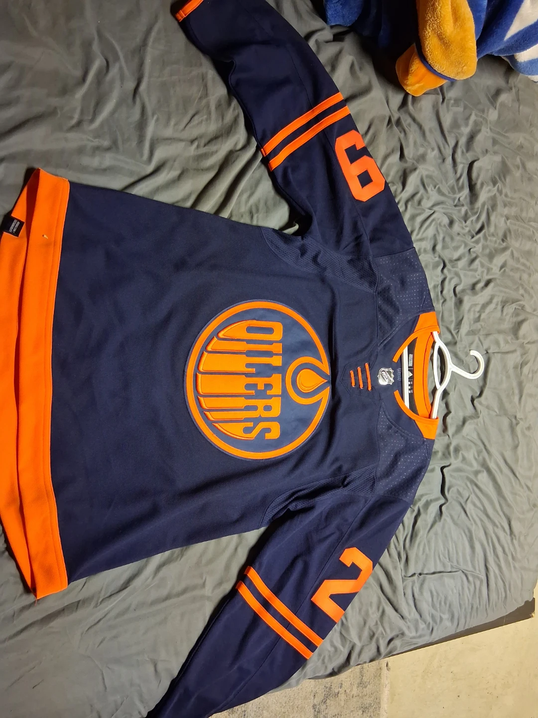 Mens large Dark blue alternate Oilers jersey