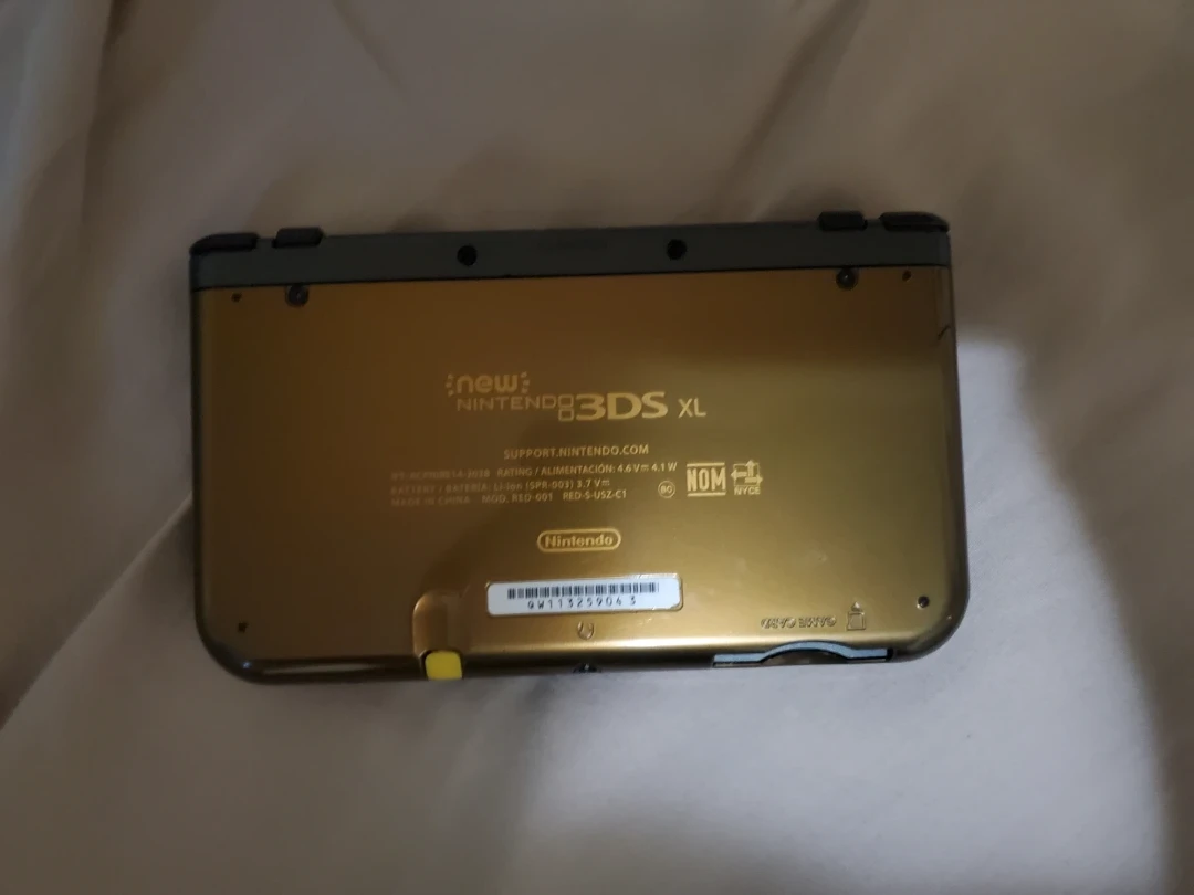Nintendo  NEW 3DS XL -  Hyrule (Not functional use for parts) - photo 2