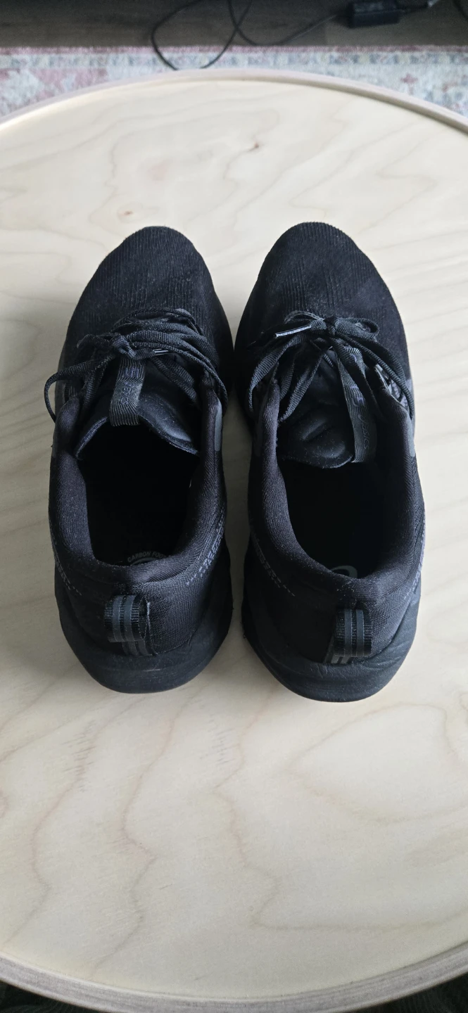 ASICS Black novablast 9.5 mens