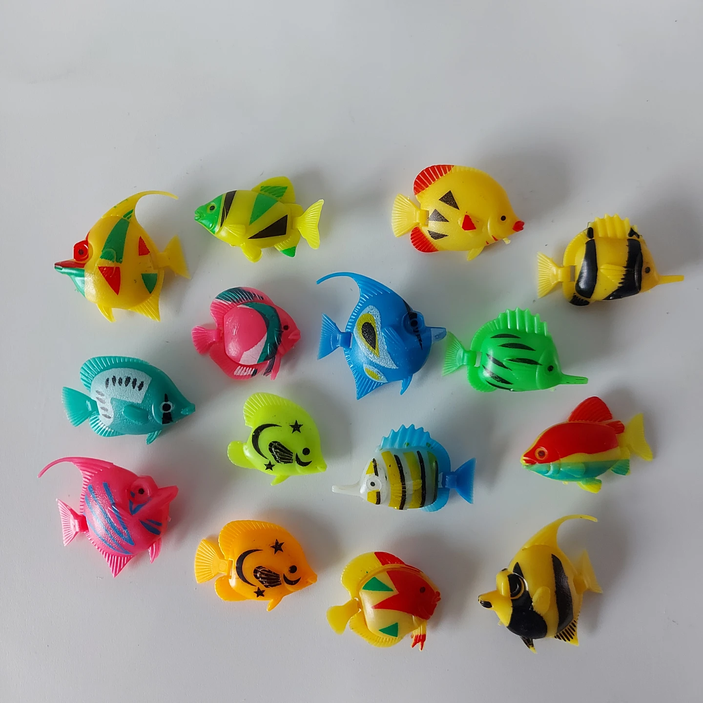 Set of 15 Plastic Toy Fish for Decoration and Aquariums