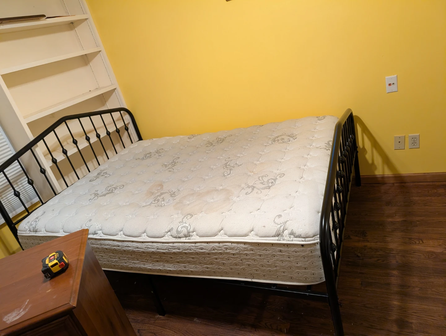 Queen size bed frame - photo 3