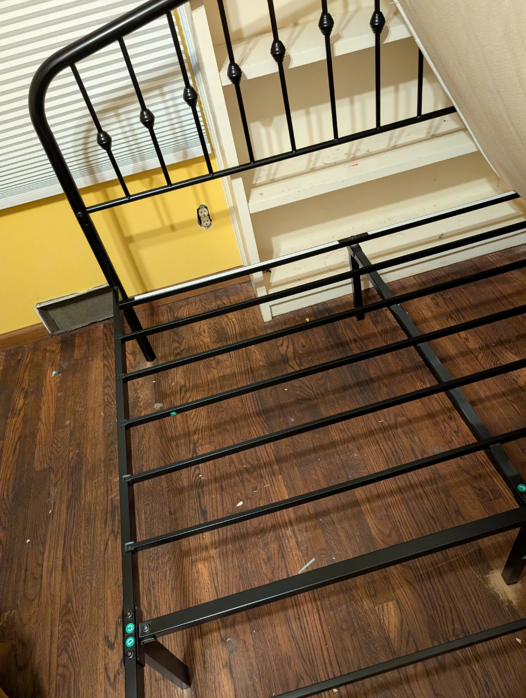 Queen size bed frame - photo 4