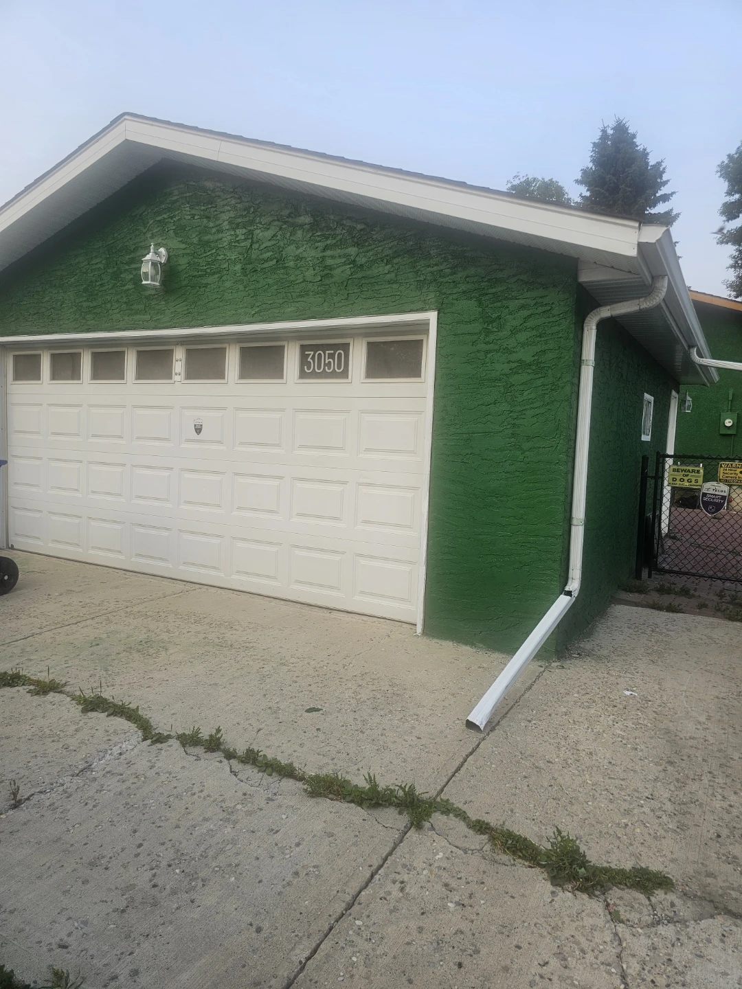 Oversized garage for rent
