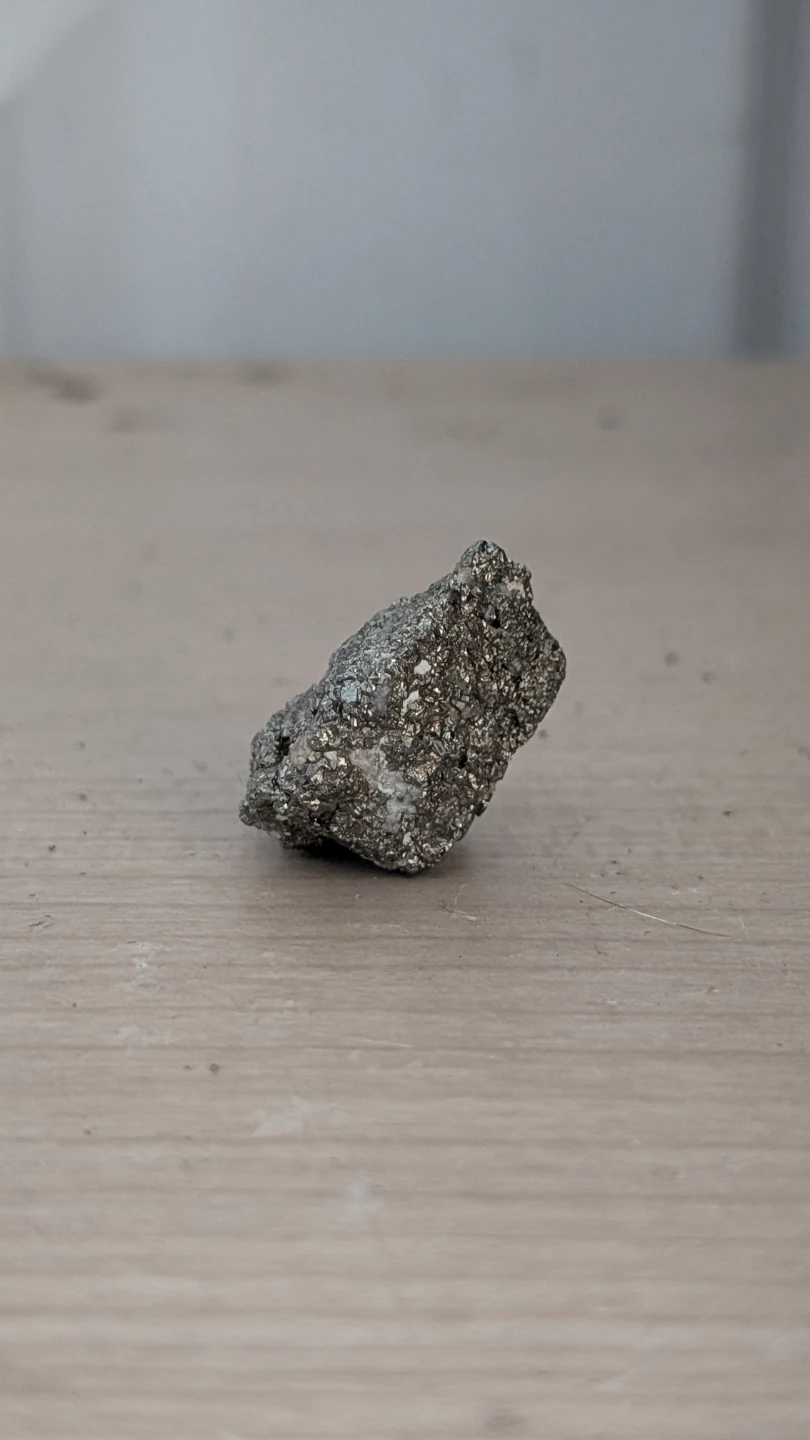 Mined rock from Northwest territories area ⭐⛏️⚜️ - photo 4