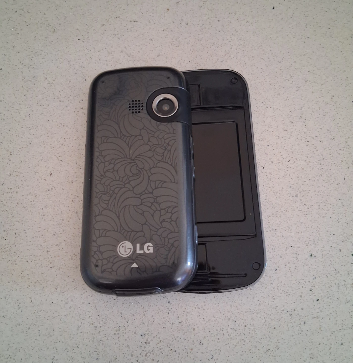 LG slider phone - photo 2