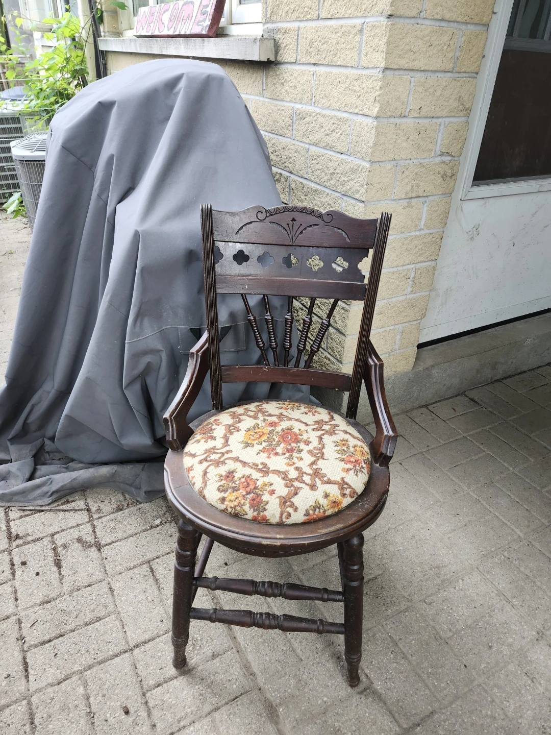 4 Vintage Wooden Accent Chair with Floral Cushion