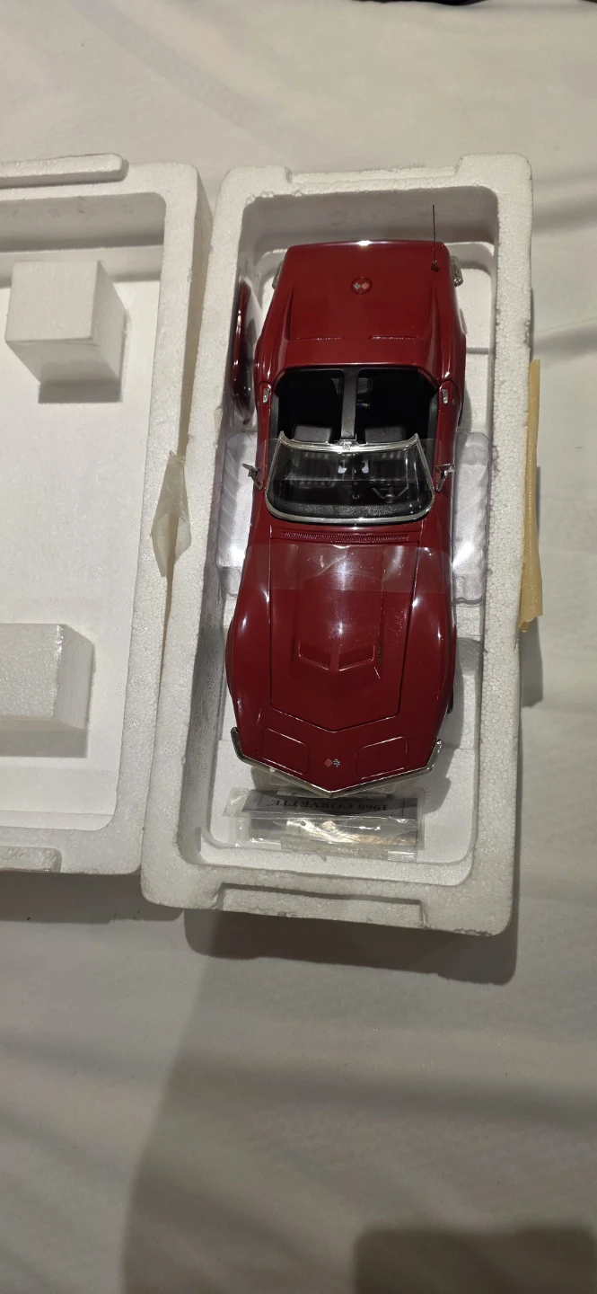 Limited Edition ORIGINAL  RED 1968 Corvette Diecast Model Car - photo 2