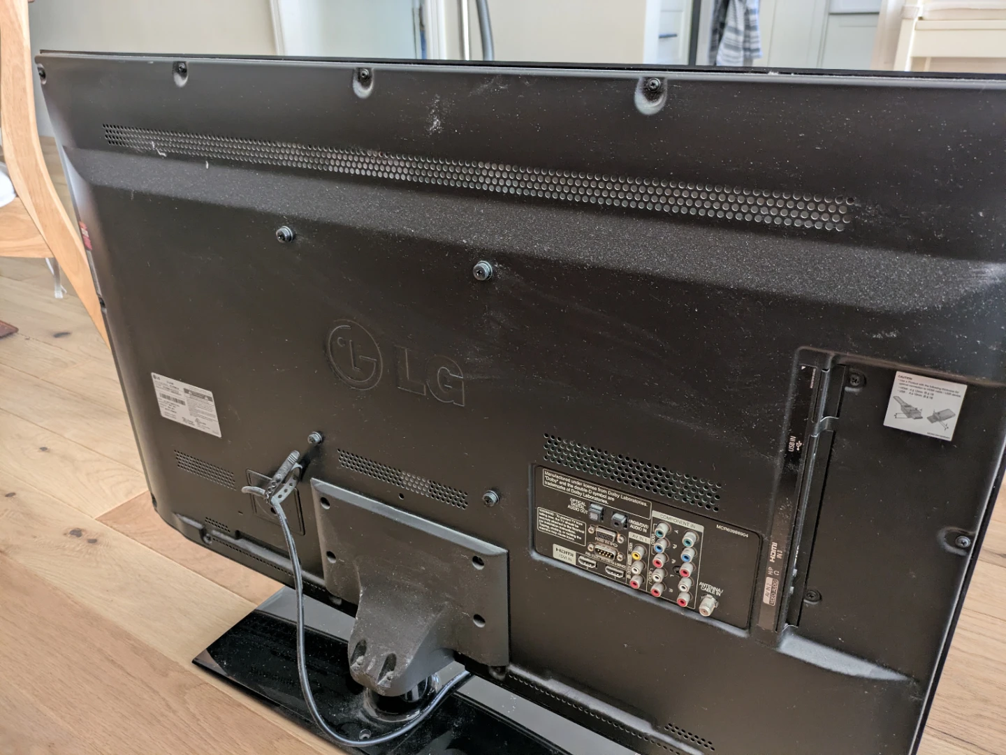 LG Flat Screen TV - photo 2