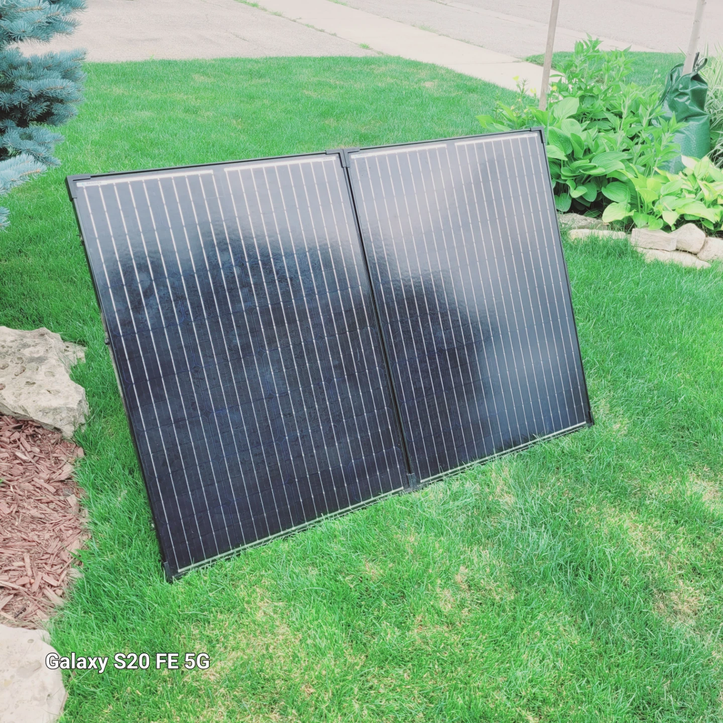 Renogy Voyager 200W Portable Solar SuitcasePanel Kit