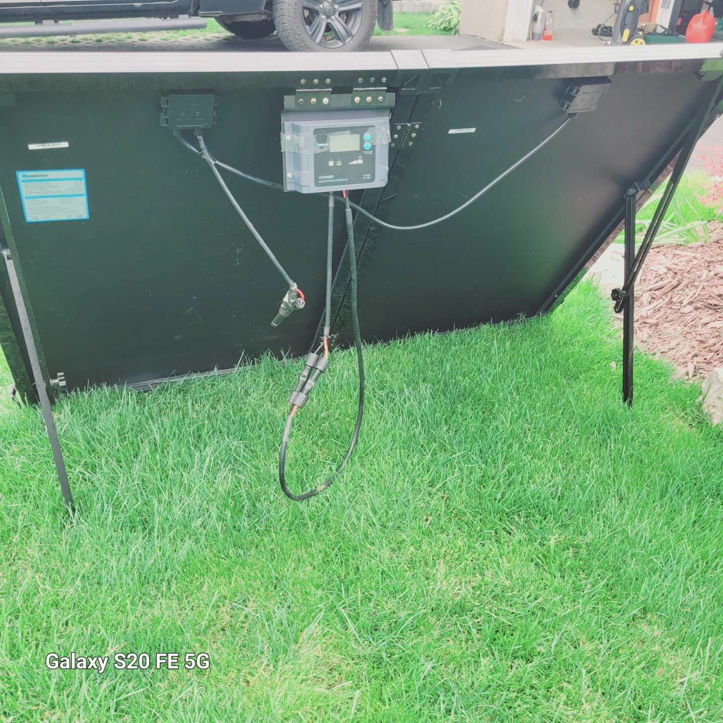 Renogy Voyager 200W Portable Solar SuitcasePanel Kit - photo 3